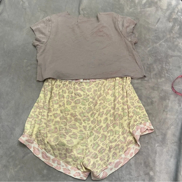 Pitusa 2-Piece Lounge Set Shorts and Crop Top 21170 - Picture 7 of 8